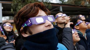 Cuatro increíbles experimentos para realizar con niños y niñas durante el eclipse