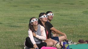 [VIDEO] Eclipse en el resto del país: Millones de chilenos vieron el fenómeno astronómico